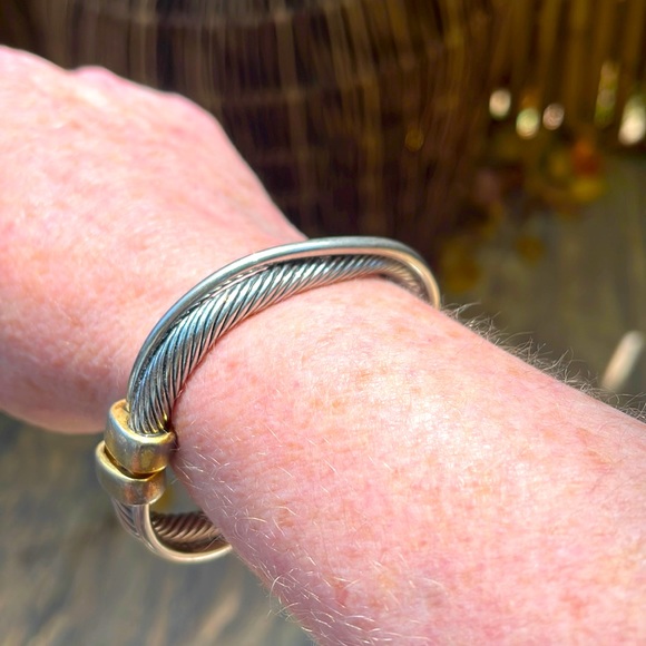 Two toned cable bracelet w/magnetic closure. Stainless steel - Picture 1 of 4